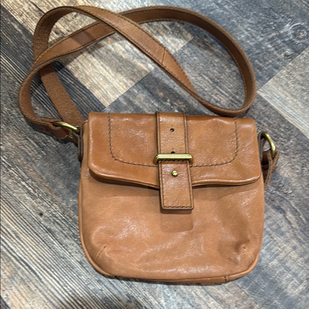 Fossil Tan Leather Crossbody Bag with Adjustable Strap